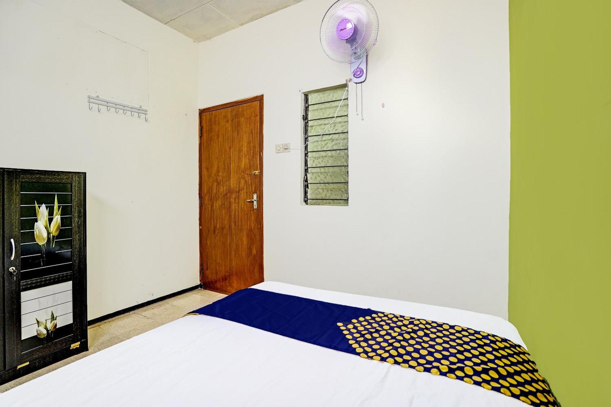 Hotel Spot On 91716 Kost Yy Syariah Mojokerto Exterior foto
