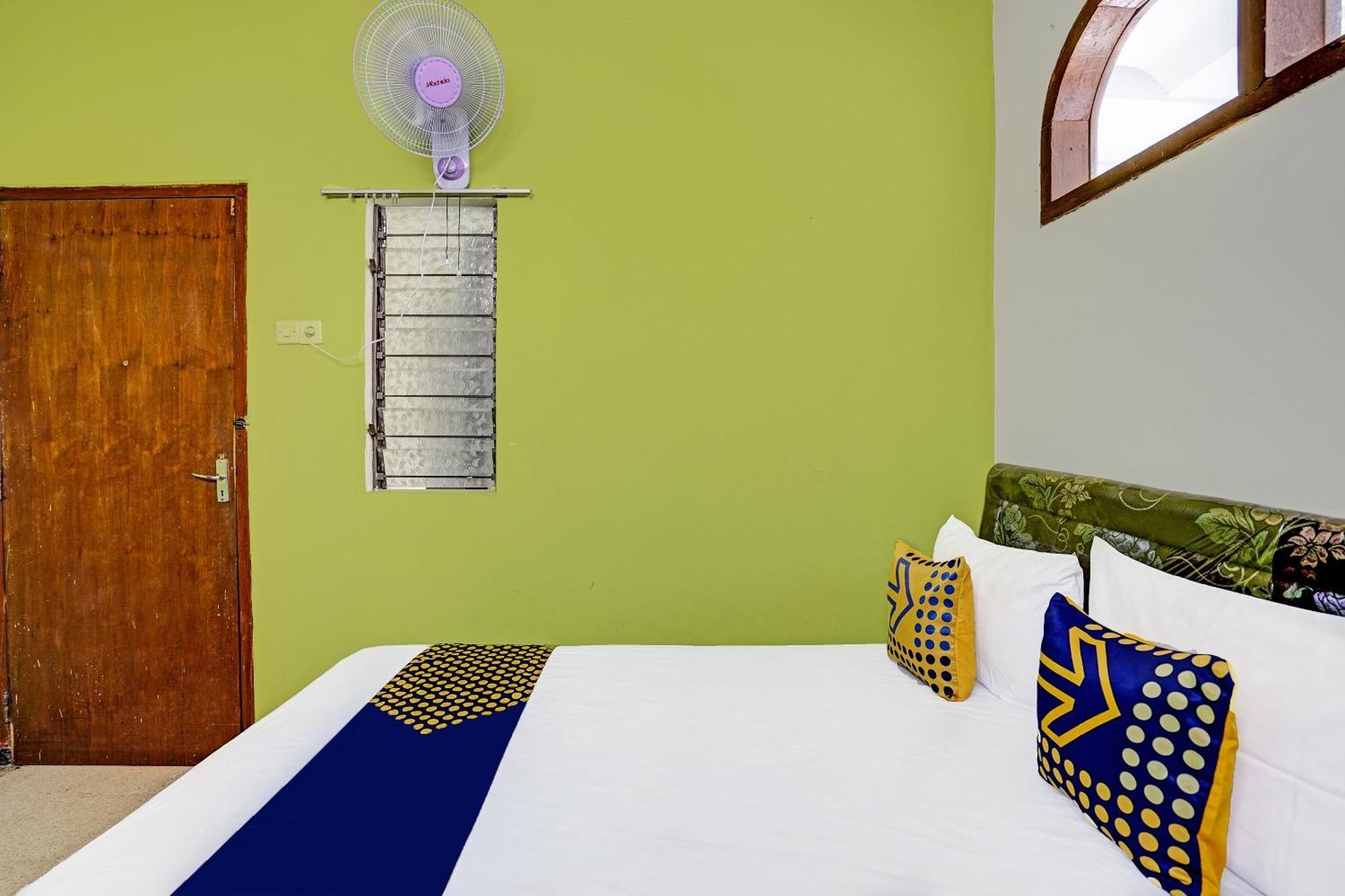 Hotel Spot On 91716 Kost Yy Syariah Mojokerto Exterior foto